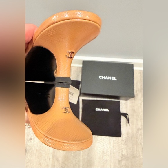 CHANEL Pearl and Beige Slip-On Kitten Heel Sandals EUC - Picture 7 of 14